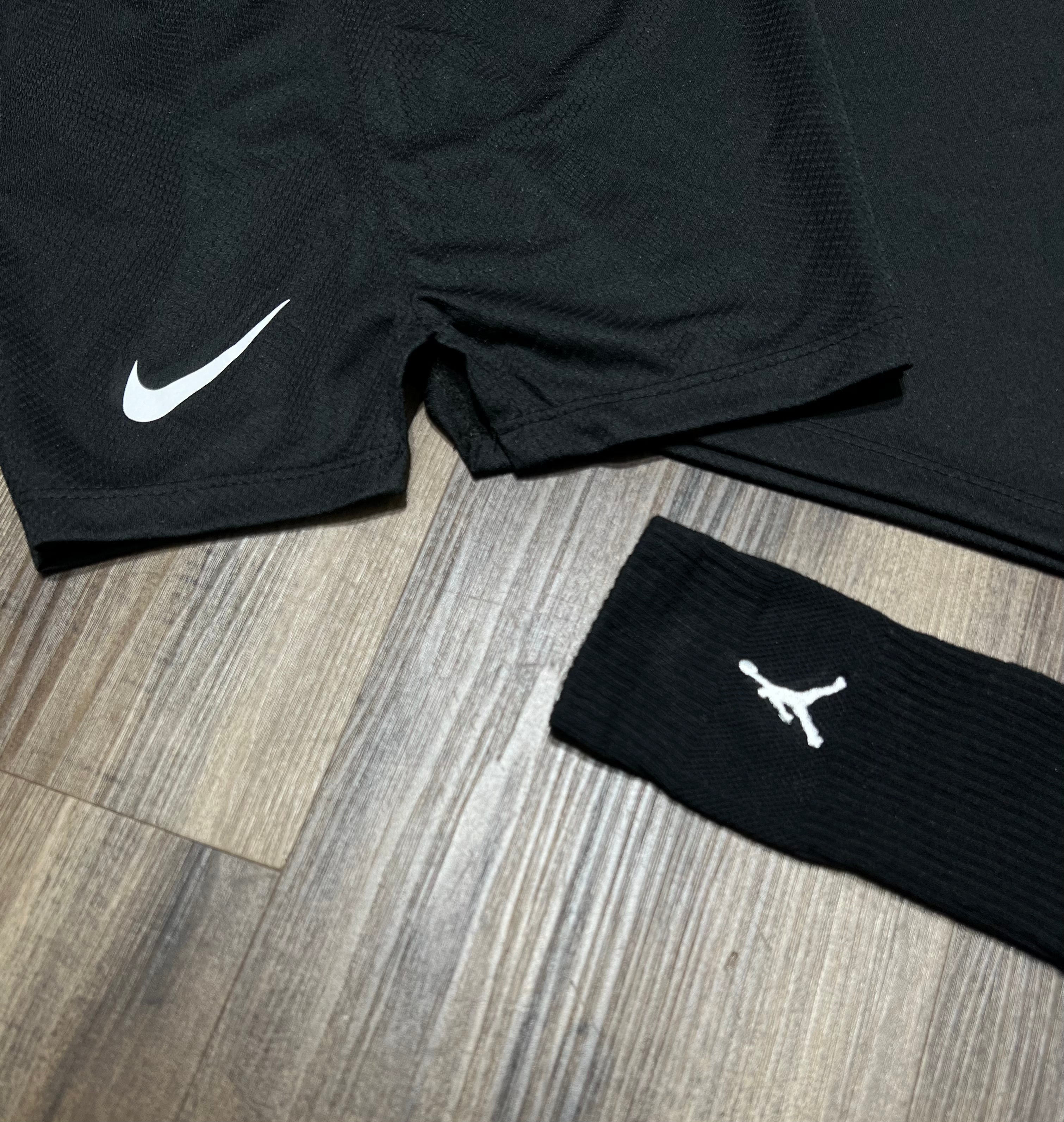 Kit Esportivo Masculino Nike – Camiseta, Shorts e Meia Dry Fit Treino Academia