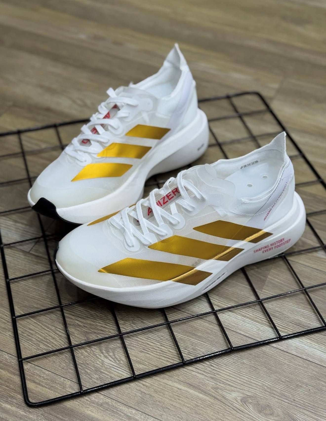 Adidas Adizero - Branco e Dourado