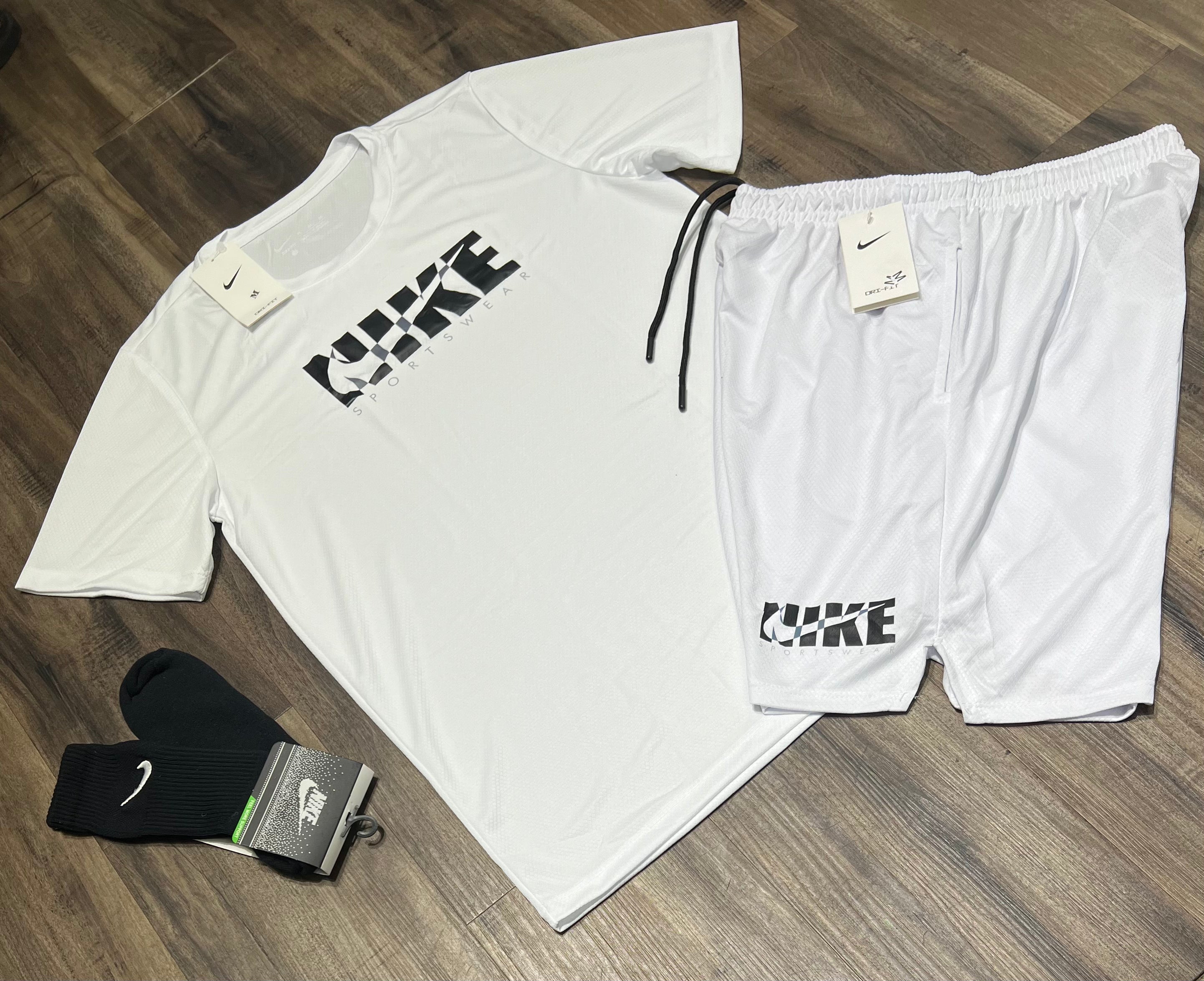 Kit Esportivo Masculino Nike – Camiseta, Shorts e Meia Dry Fit Treino Academia