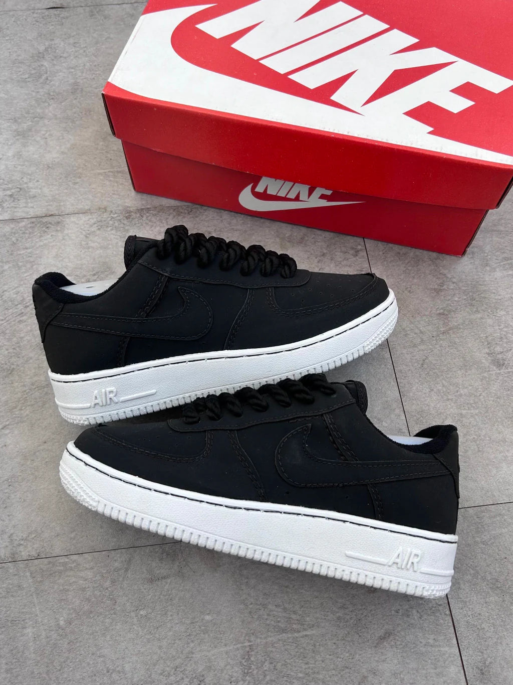 Nike Air Force 1 - Suede Preto
